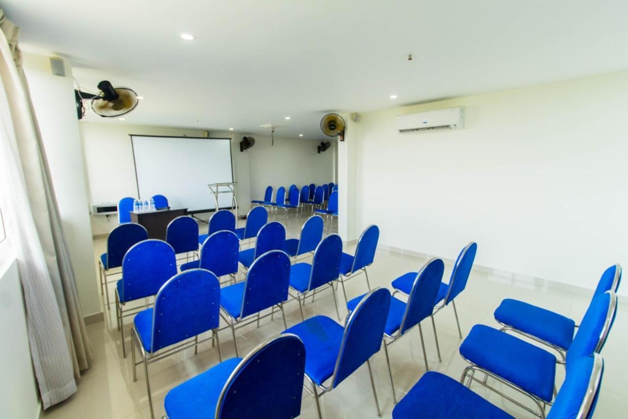 Miracle Residency Hotel Kizhake Chālakudi Екстериор снимка