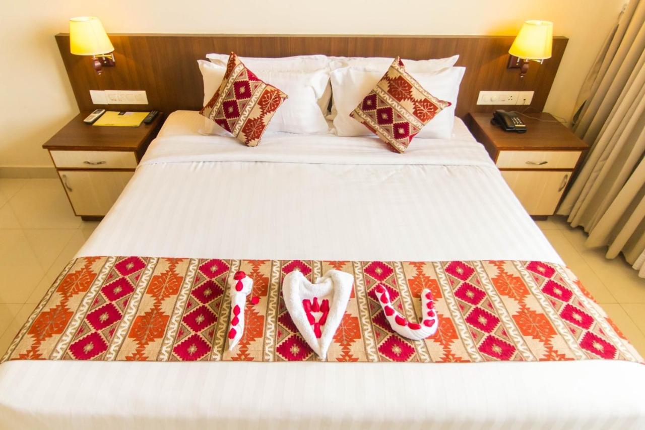 Miracle Residency Hotel Kizhake Chālakudi Екстериор снимка
