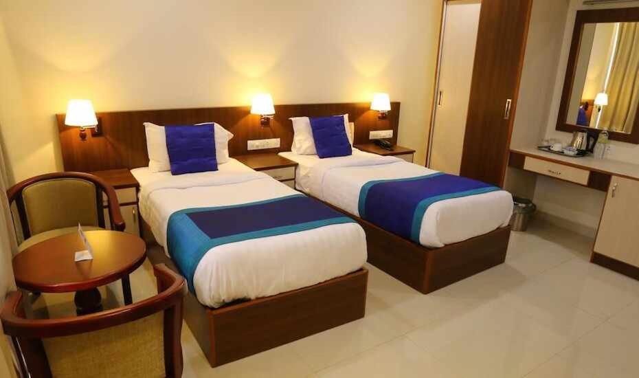Miracle Residency Hotel Kizhake Chālakudi Екстериор снимка